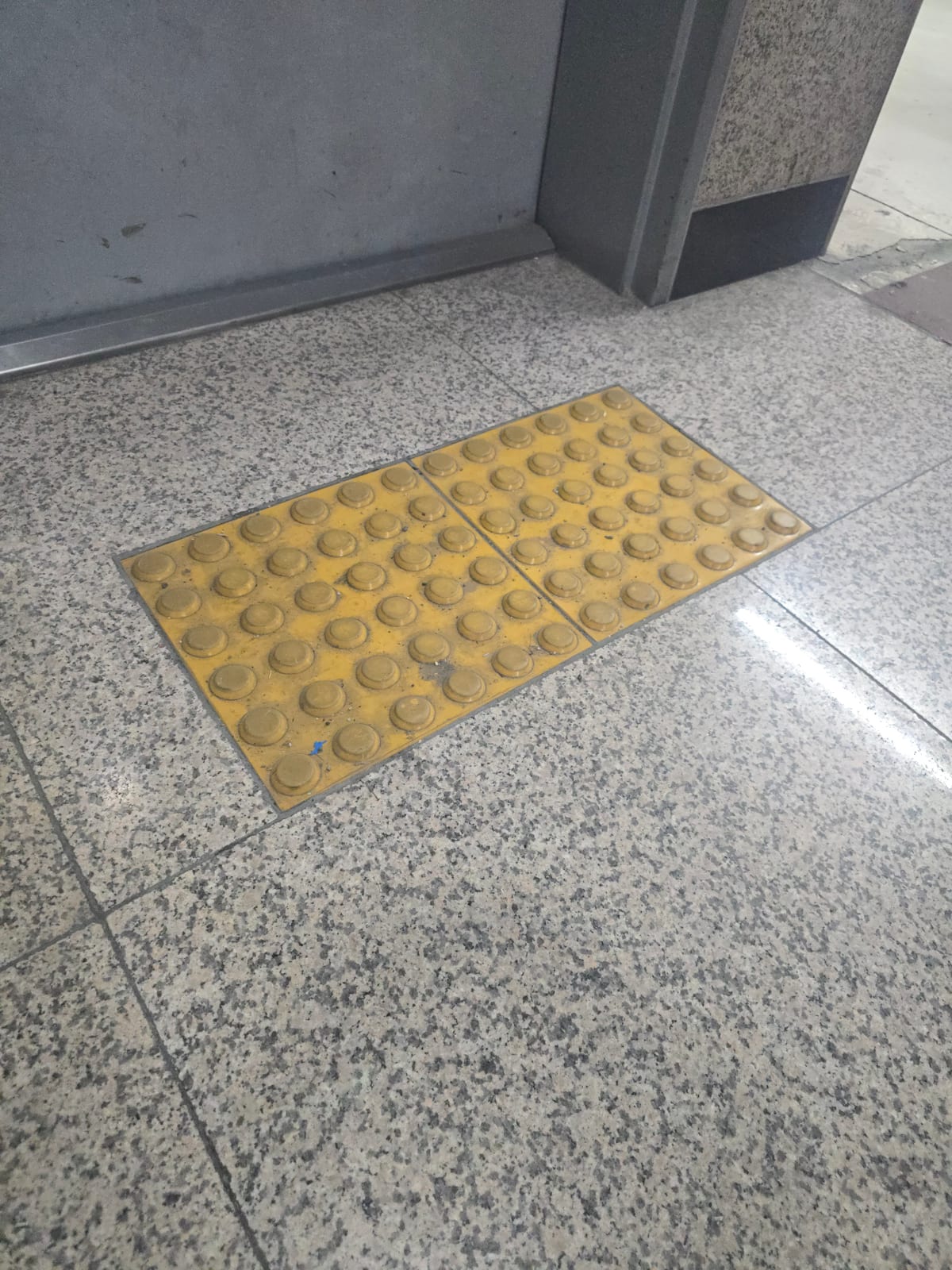 해소 웍스 점자블럭 시공 작업 사진